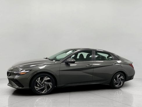 Certified 2025 Hyundai Elantra SEL FWD image 7