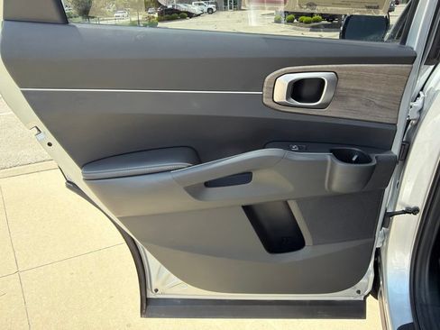 Used 2022 Kia Sorento EX w/ Panoramic Sunroof Package FWD image 40