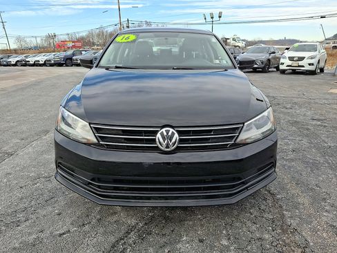 Used 2016 Volkswagen Jetta SE image 2