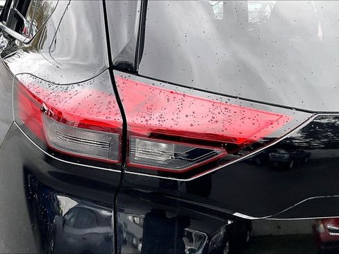 Used 2024 Nissan Rogue SL image 21