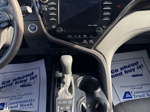 Used 2020 Toyota Camry LE image 17