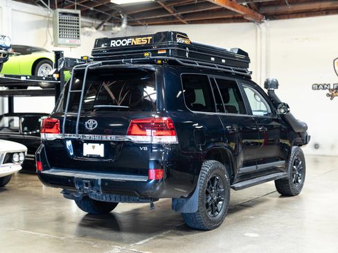 Used 2019 Toyota Land Cruiser image 6