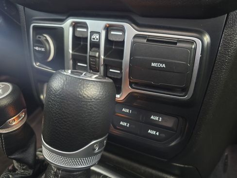 Used 2024 Jeep Wrangler Willys image 34