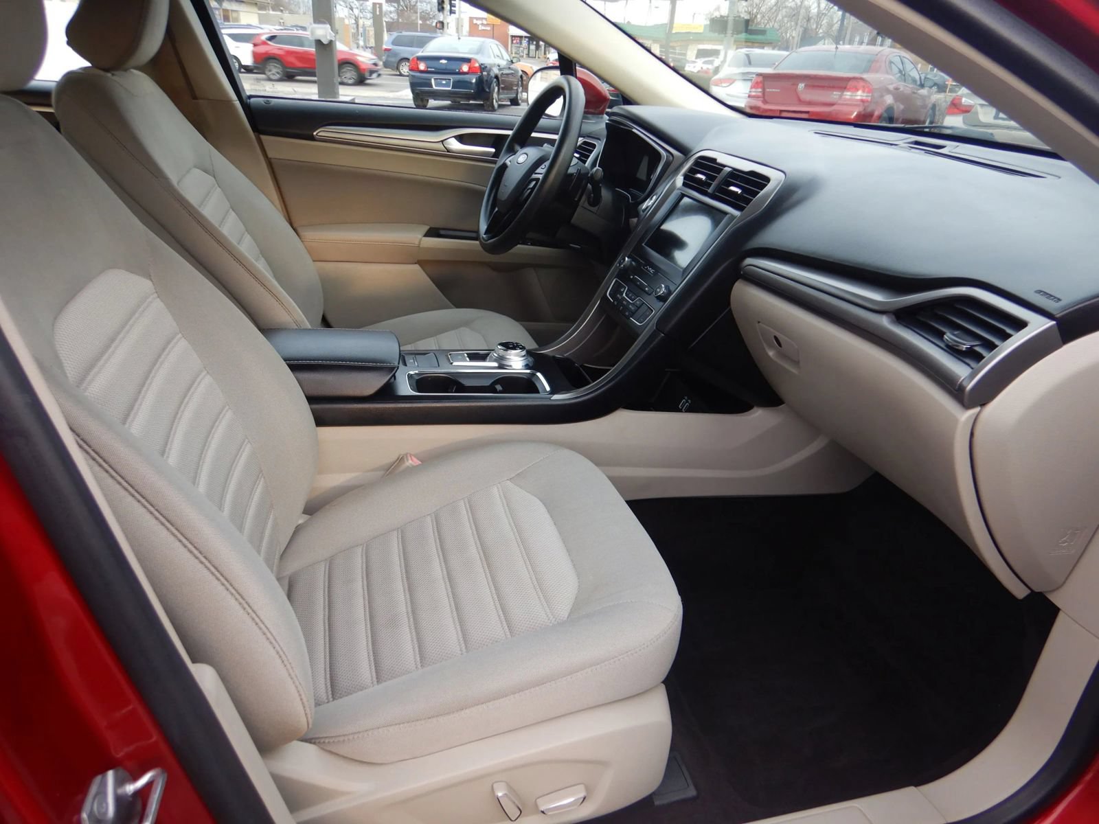 Used 2019 Ford Fusion SE FWD image 17