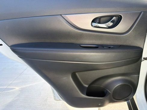 Used 2014 Nissan Rogue SV w/ SV Moonroof Package AWD/4WD image 3
