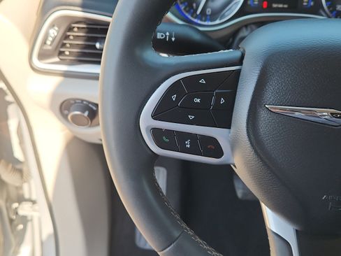 Used 2023 Chrysler Voyager LX FWD image 16