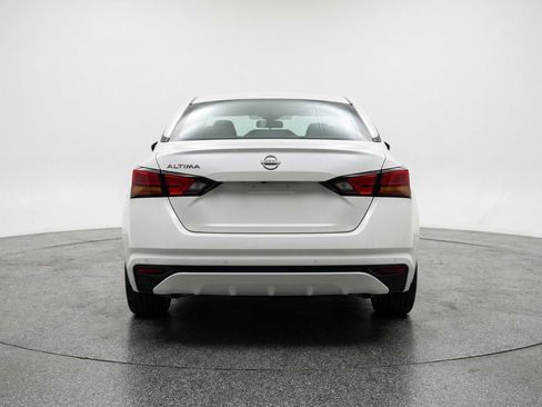 Used 2025 Nissan Altima 2.5 SV image 7