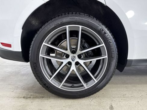 Certified 2026 Porsche Macan Turbo AWD/4WD image 16