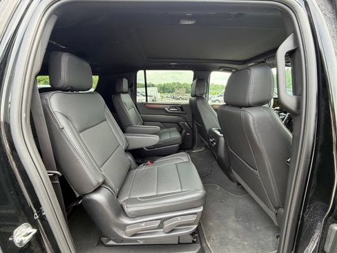Used 2025 GMC Yukon XL Denali w/ Sun & Power Step Package AWD/4WD image 12