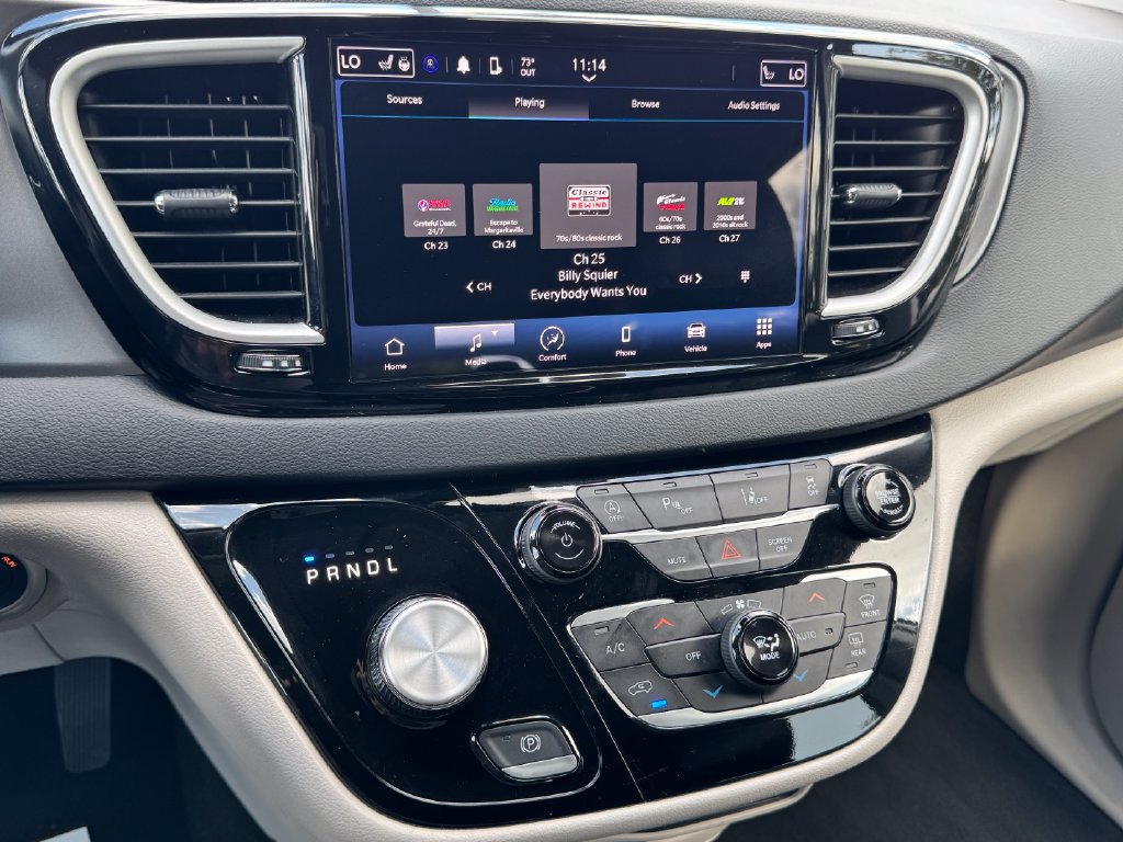 Used 2023 Chrysler Pacifica Touring-L FWD image 23