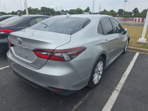 Used 2022 Toyota Camry LE FWD image 4