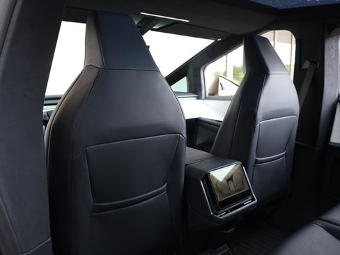 Used 2024 Tesla Cybertruck AWD Crew Cab image 21