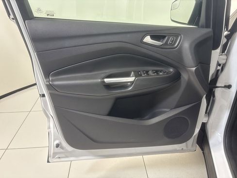 Used 2018 Ford Escape SE w/ SE Sport Appearance Package image 16