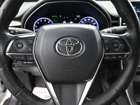 Used 2022 Toyota Avalon Limited image 21