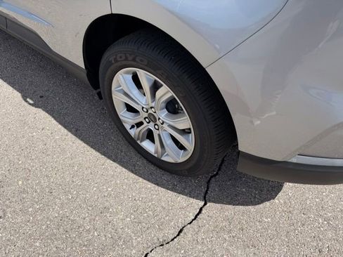 Used 2024 Ford Edge Titanium image 23