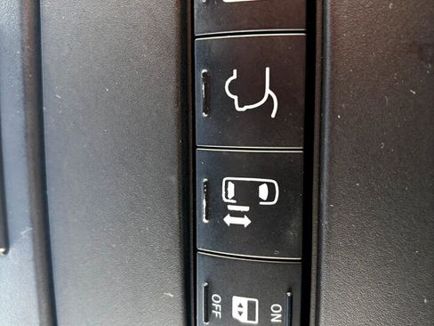 Used 2020 Dodge Grand Caravan SXT image 16