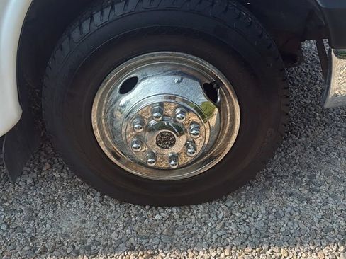 Used 2013 Chevrolet Express 4500 w/ Shuttle Bus Package RWD image 30