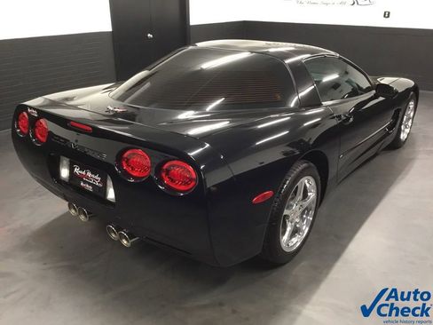 Used 2002 Chevrolet Corvette Coupe w/ Preferred Equipment Group2 image 11