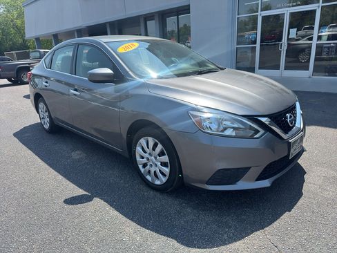Used 2018 Nissan Sentra S image 3