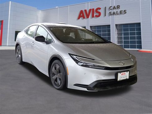 Used 2025 Toyota Prius LE image 9