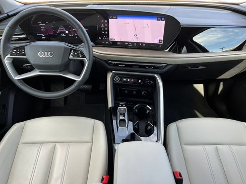Used 2025 Audi Q5 Premium Plus w/ Premium Plus AWD/4WD image 2