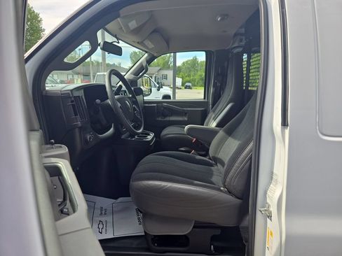 Certified 2025 GMC Savana 2500 w/ Driver Convenience Package RWD image 10