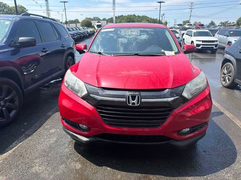Used 2017 Honda HR-V EX image 2