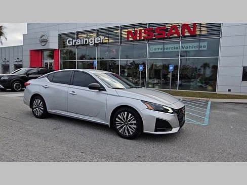 Used 2024 Nissan Altima 2.5 SV image 38