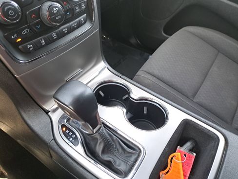 Used 2021 Jeep Grand Cherokee Laredo RWD image 24