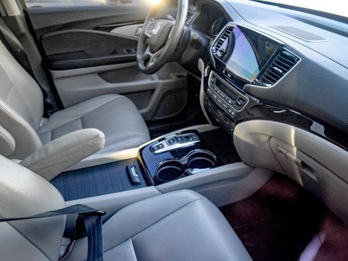 Used 2020 Honda Pilot Touring image 4