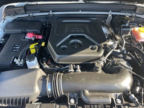 Used 2025 Jeep Wrangler Unlimited Rubicon image 35