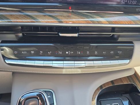 Used 2021 Cadillac Escalade ESV Premium Luxury Platinum image 15