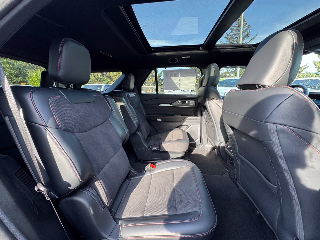Used 2025 Ford Explorer ST AWD/4WD image 39