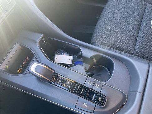 Used 2023 Toyota Crown XLE image 21