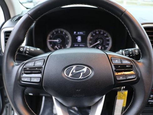 Used 2022 Hyundai Venue SEL w/ Cargo Package image 23