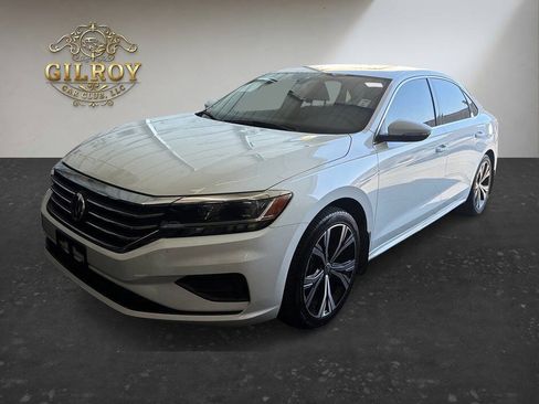 Used 2021 Volkswagen Passat 2.0T SE FWD image 3