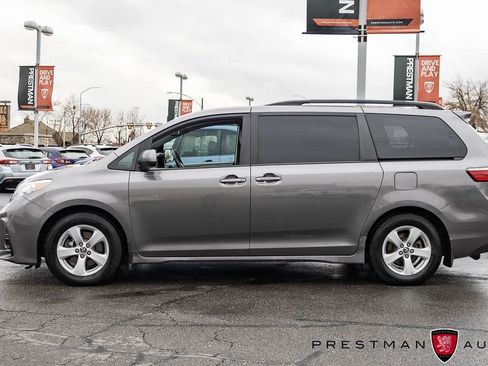 Used 2018 Toyota Sienna LE image 13
