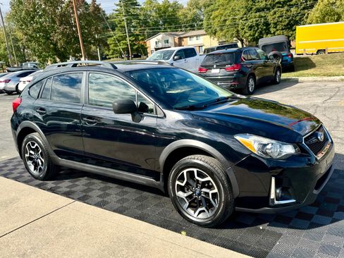 Used 2016 Subaru Crosstrek 2.0i image 2