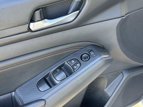 Used 2021 Nissan Altima 2.5 SR w/ SR Premium Package image 16