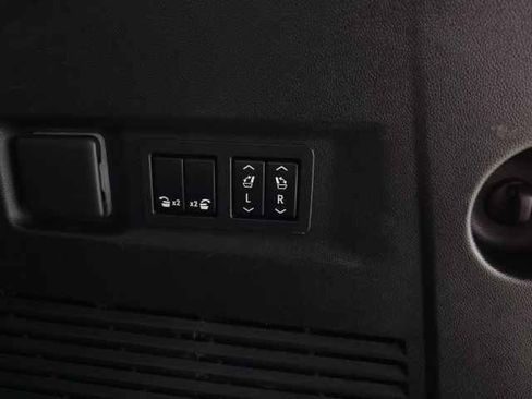 Used 2023 GMC Yukon Denali image 9