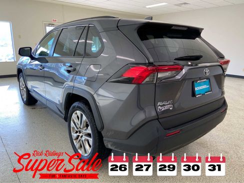 Used 2019 Toyota RAV4 XLE Premium image 9