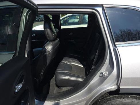 Used 2020 Jeep Cherokee Latitude Plus w/ Cold Weather Group AWD/4WD image 6