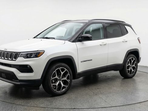 Used 2025 Jeep Compass Limited image 3
