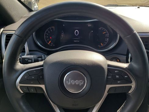 Used 2019 Jeep Grand Cherokee Laredo w/ 18" Wheel & 8.4" Radio Group image 27