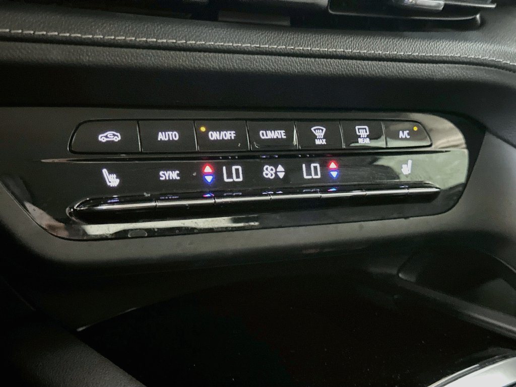 Used 2021 Buick Envision Essence w/ Sport Touring Package FWD image 18