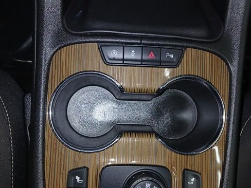 Used 2020 GMC Acadia SLE w/ Driver Convenience Package image 36