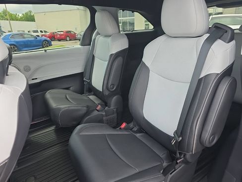 New 2026 Toyota Sienna XSE FWD image 12