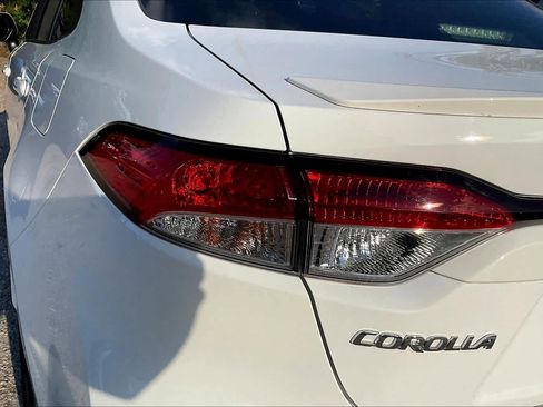 Used 2024 Toyota Corolla SE w/ SE Package image 29