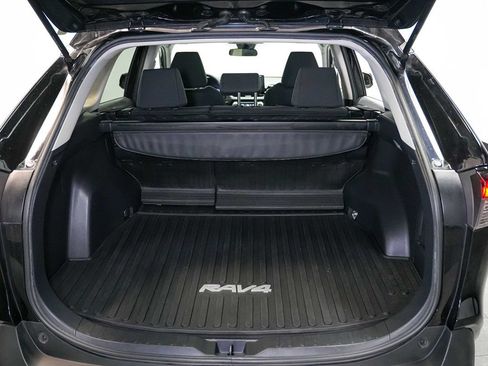 Used 2021 Toyota RAV4 LE AWD/4WD image 21