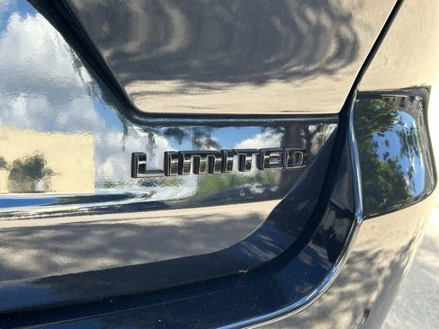 Certified 2024 Jeep Grand Cherokee Limited w/ Black Appearance Package image 30